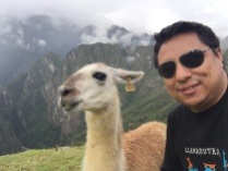 Con una habitante de Machu Picchu